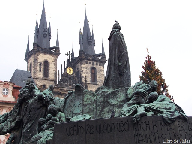 [Homenaje a Jan Hus en la Plaza de Stare Mesto en Praga[8].jpg]