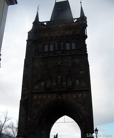 [Torre de la Pólvora en Praga.jpg]