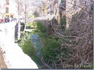 El Darro entre el Albaicín y la Alhambra uno de los lugares más bellos de Granada