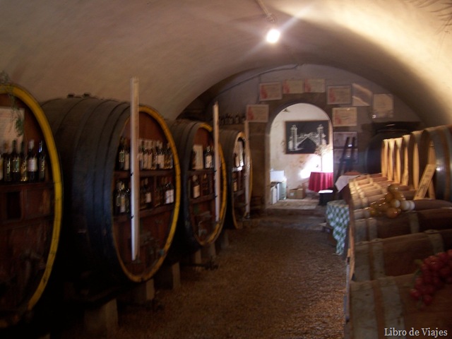 [CaveoBodegadelChateuxRosebelleenRogn[6].jpg]