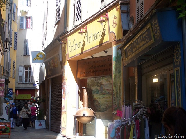 [TiendasenelCentroHistricodeGrasse[2].jpg]