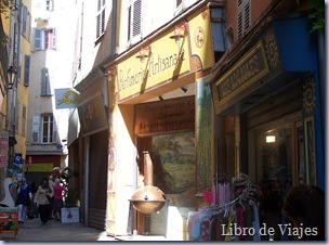 Tiendas en el Centro Histórico de Grasse, famosa por ser la ciudad del perfume en Francia