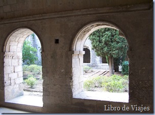 Entrada al Claustro Romanico en Silvacane - Provenza