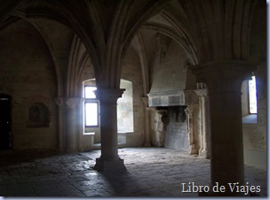 Interior de la Abadia de Silvacane en Roque D'Atheron. Provenza. Dormitorio de los Monjes en estilo gótico