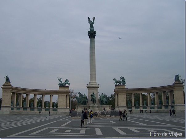 Plaza de los Héroes al final de la Avenida Andrássy en Budapest