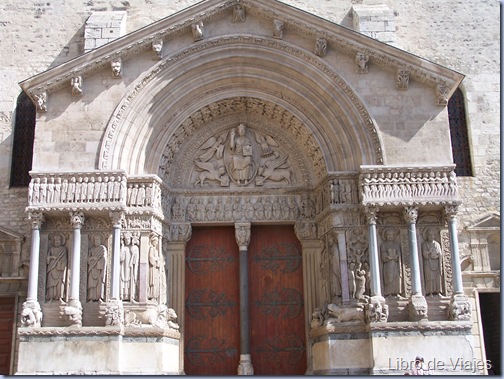 Portada Romanica de la Iglesia de San Trofimo en Arles