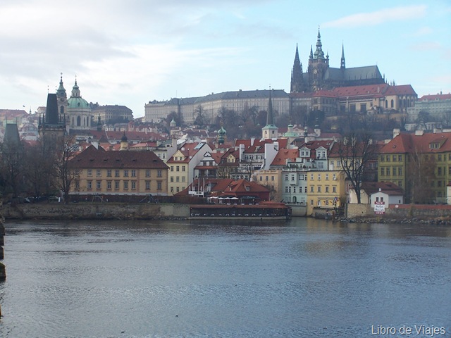 [Vistas del Castillo de Praga desde la orilla de Stâre Mesto[6].jpg]