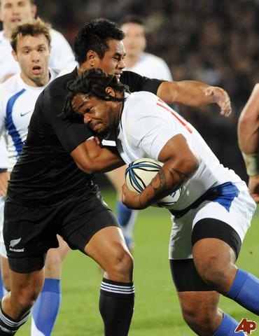 [Bastareaud being tackled by All Black Isaia Toeava[5].jpg]