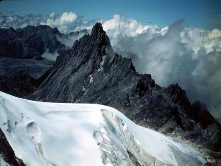 Carstenz Pyramide, mountain peak, jayawijaya