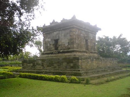 Badut temple, candi mendut