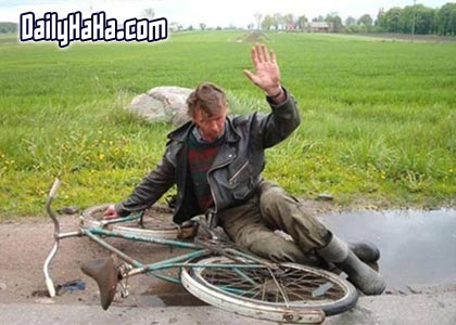 [drunk_bike_fall[5].jpg]