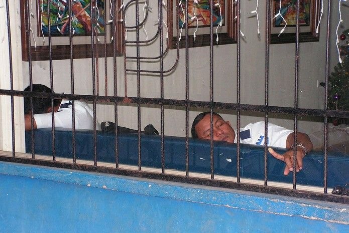 [sleeping-security (4)[2].jpg]