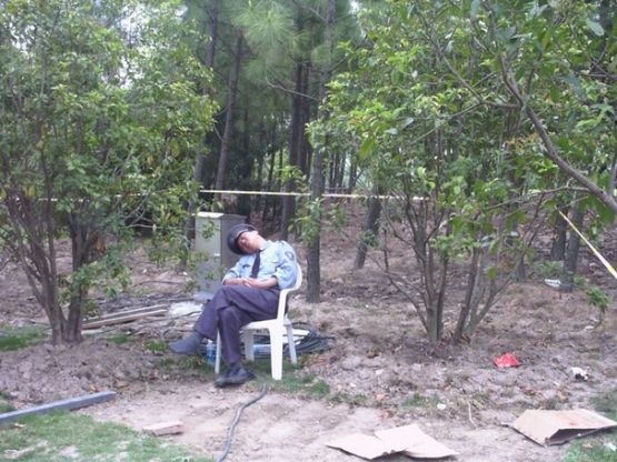 [sleeping-security (7)[2].jpg]
