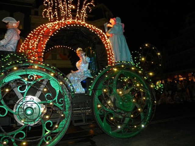 [Electric Parade Cinderella[4].jpg]