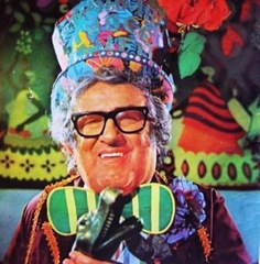 [chacrinha_um_pouco_de_tropicalismo.j[1][1].jpg]