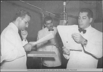Figura 10 - Em seu programa de rádio na época da rádio Nacional
