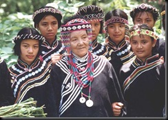 taiwan_Colorfully dressed aboriginal women from the Bunun tribe of Nantou in central Taiwan pose in their festival finery.