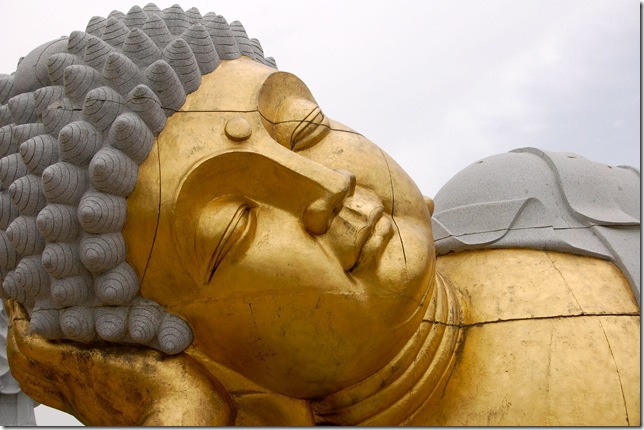 buddha deitado