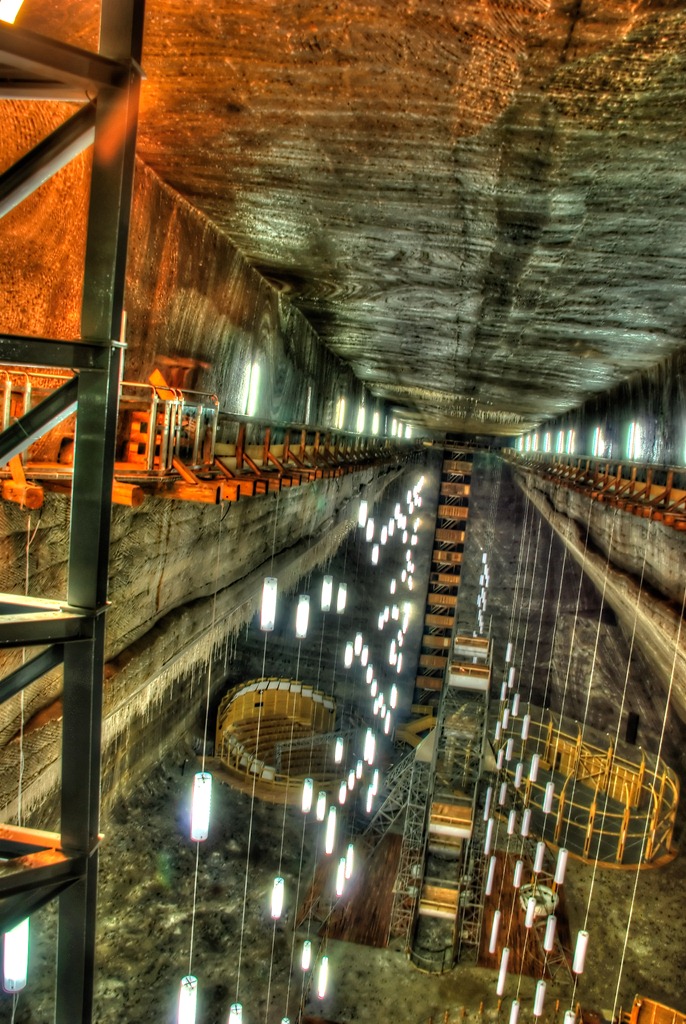 [turdasaltmineRudolfhallHDR4.jpg]