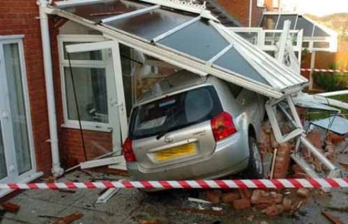 [car-crashing-houses-10[4].jpg]