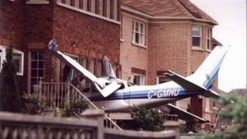 [car-crashing-houses-15[4].jpg]