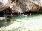 Ein kristall Klarer Pool bei Ongongo falls, ein erfrischendes bad in der Wüste. Ein kristall Klarer Pool bei Ongongo falls, ein erfrischendes bad in der Wüste.