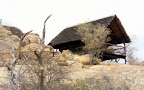 Eine Zeltunterkunft in der Erongo Wilderness Lodge. Eine Zeltunterkunft in der Erongo Wilderness Lodge.