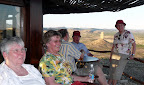 Nach getaner Arbeit der wohl verdiente Sundowner mit Blick auf die Vingerklipp. Nach getaner Arbeit der wohl verdiente Sundowner mit Blick auf die Vingerklipp.