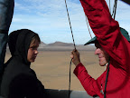 Mark, der Pilot zieht an einer Strippe. Der Ballon dreht sich um 360 ° Mark, der Pilot zieht an einer Strippe. Der Ballon dreht sich um 360 °