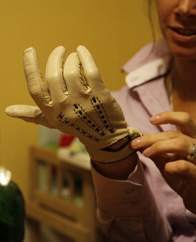 [glove[5].jpg]