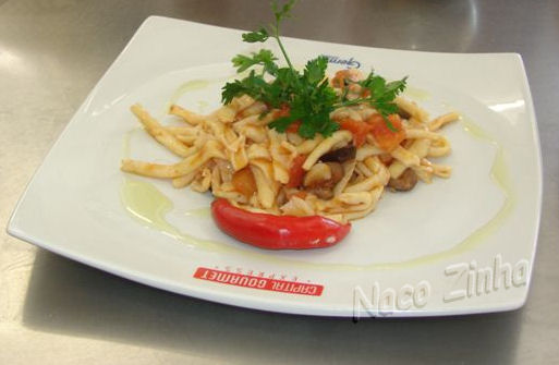 Strozzapreti alla putanesca Strozzapreti alla Puttanesca