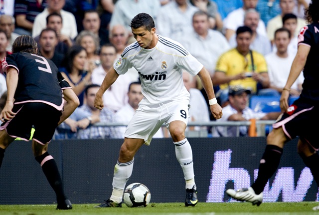 [Real Madrid-Deportivo_2009[2].jpg]