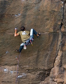Escalando en Arico02