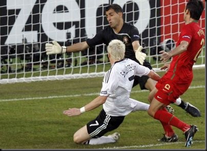 schweinsteiger_portogermania08-1844278