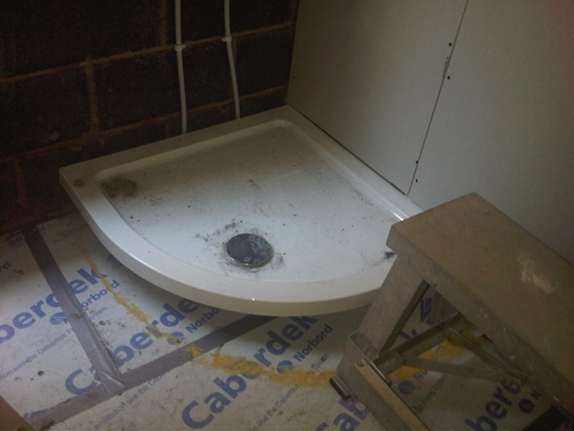 [Family Bathroom has a shower tray in Goodby Road[2].jpg]