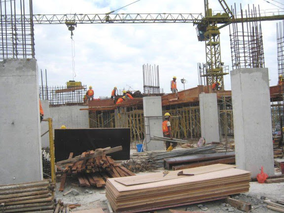 Progress Hotel sedang di lanjutkan, tampak pekerjaan struktur