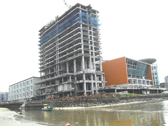 Pekerjaan Hotel dan Mall