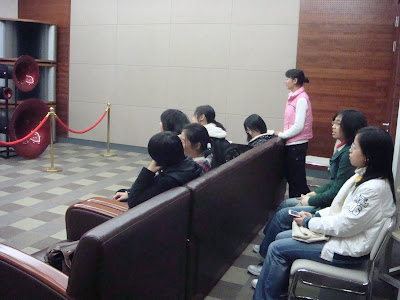 听着从200万的喇叭花音响里传出的音乐，只能说一句“无与伦比”