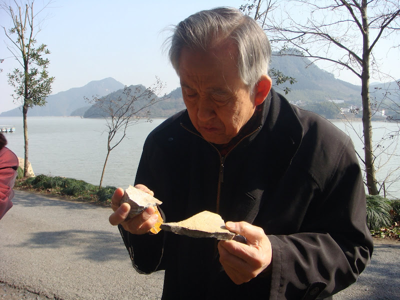 这两块石头是要带回去的