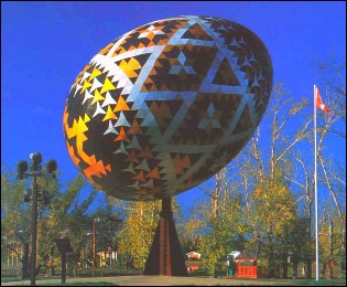 [Worlds-Largest-Easter-Egg-Canada-04[3].jpg]