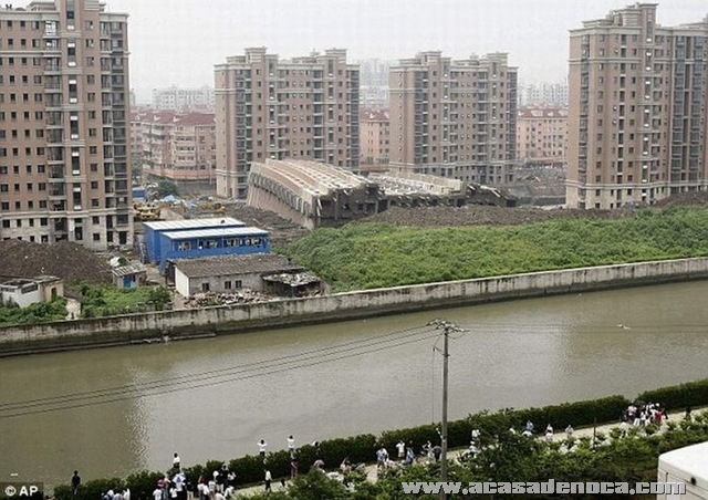 [building_collapse_01[8].jpg]