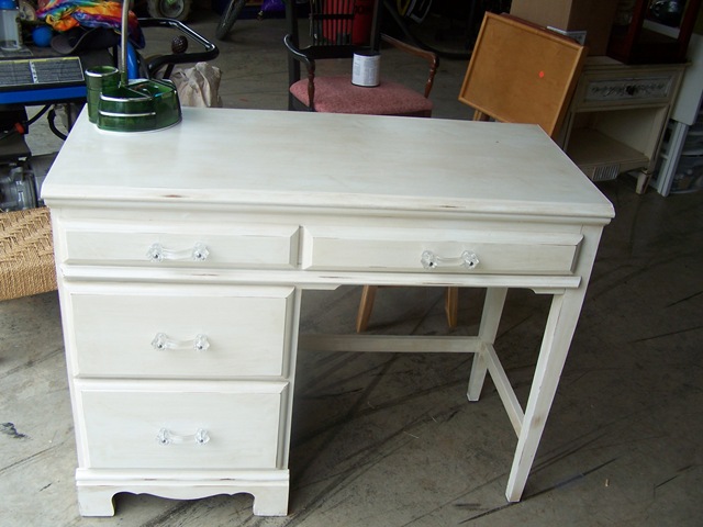 [DeskFinishedandCupcakes0104.jpg]