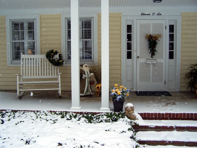[leftsideporchsnow121610[2].jpg]