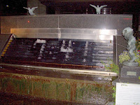 Oh yeah, three cheers for the digi-clock fountain. Tenjin (Fukuoka)