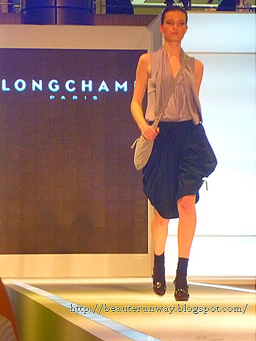 [katemossforlongchamp2010collection18.jpg]