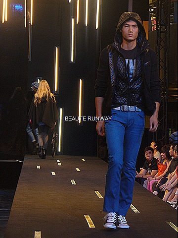 [DKNYJEANSAutumnWinter2010Launch0210.jpg]