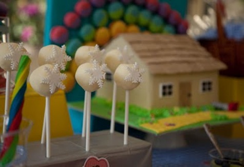 snowflake cheesecake pops