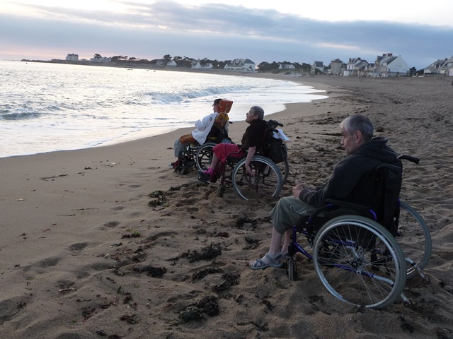 [Pierre Agnès Michel sur la plage 1[2].jpg]