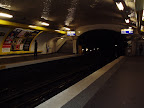 Tomada el 29 de marzo y refleja un andén del metro de París.