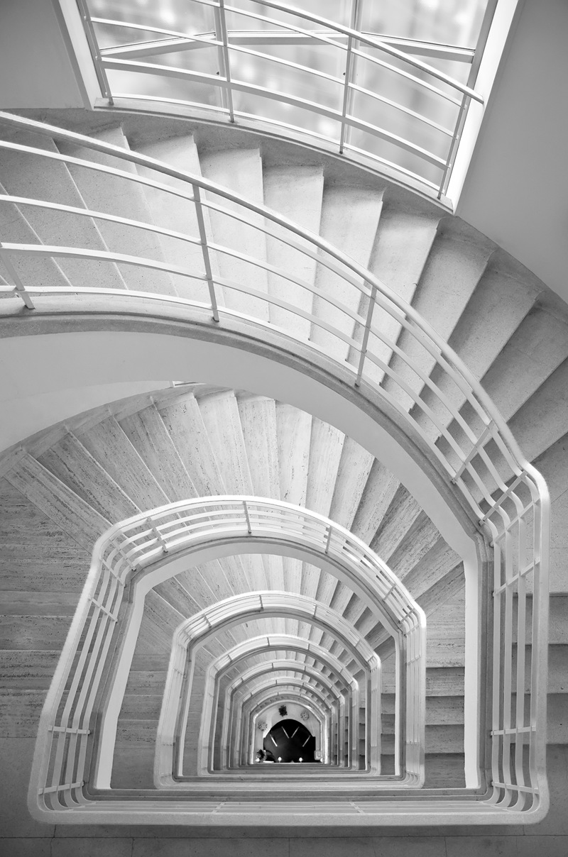 [stairway to heaven staircase in methodist church house london[5].jpg]